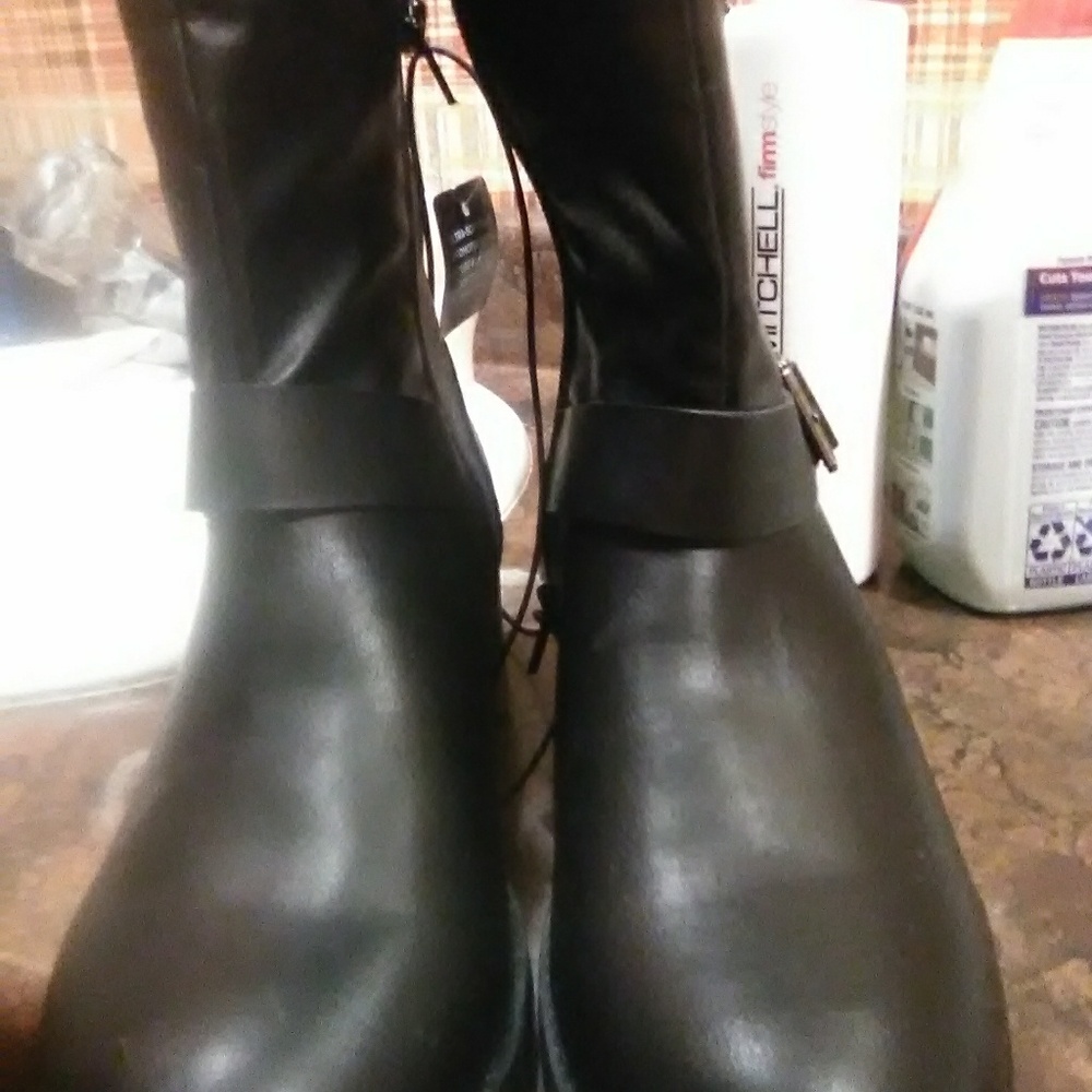 Boots - Picture 3 of 4